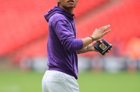 爱游戏体育app-包含社区盾倒计时；拜仁慕尼黑冲刺阶段门线救险；细节引发关注；压力陡增；更衣室氛围转暖的词条-爱游戏体育app